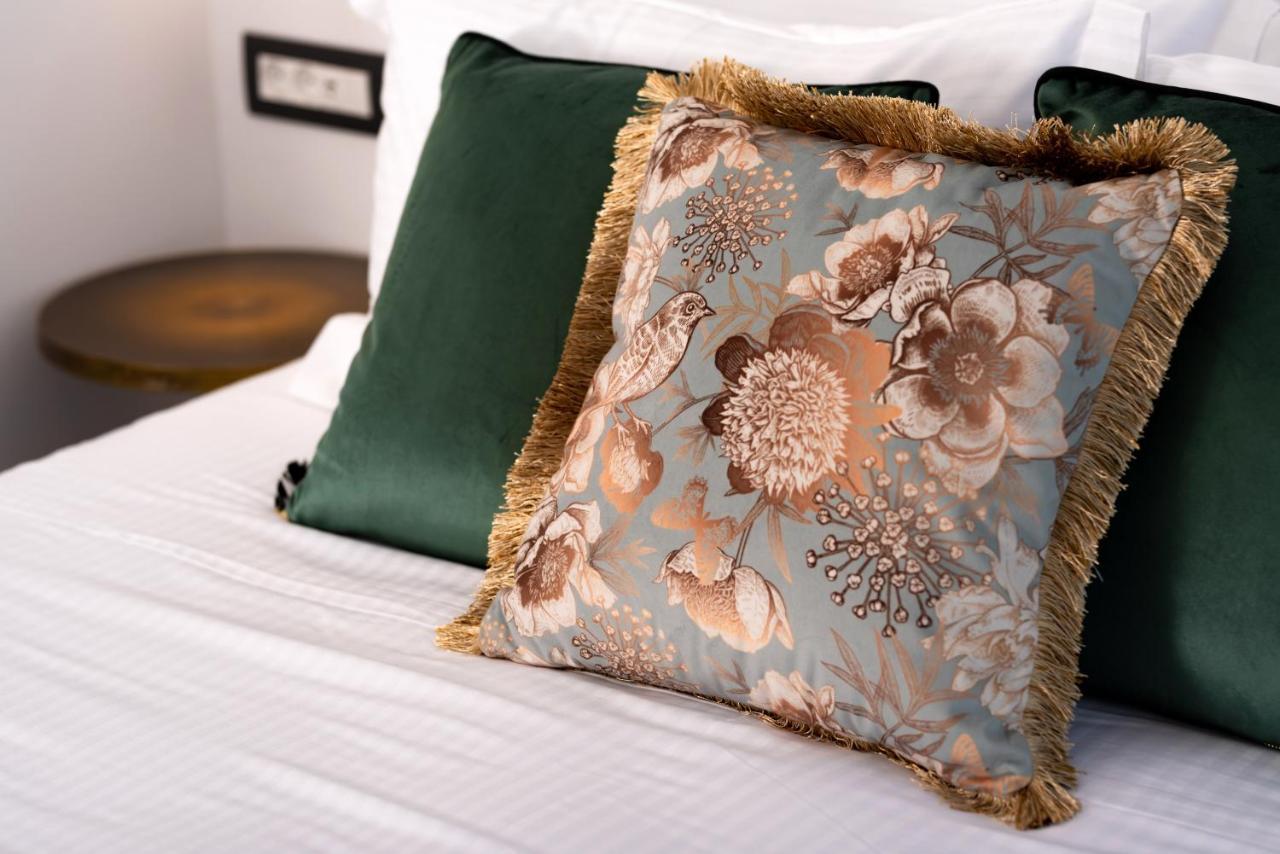 Daydream Luxury Suites Fira  Bagian luar foto