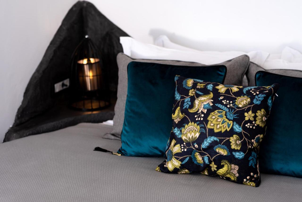 Daydream Luxury Suites Fira  Bagian luar foto